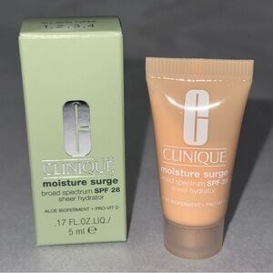 Clinique Moisture Surge Broad Spectrum Sunscreen SPF 28 Sheer Moisturizer Sample